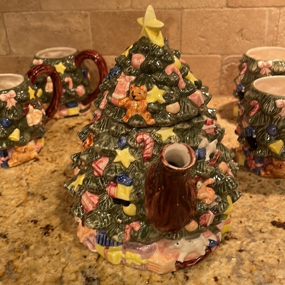 Enesco Christmas Tree Teapot and 4 Matching Mugs. New - Never Used. - Picture 5 of 16